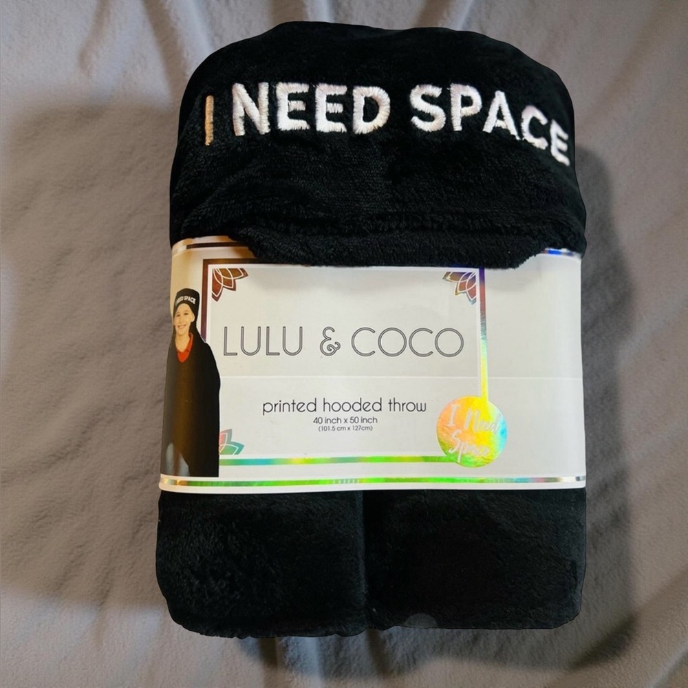 Lulu & Coco Hooded Throw